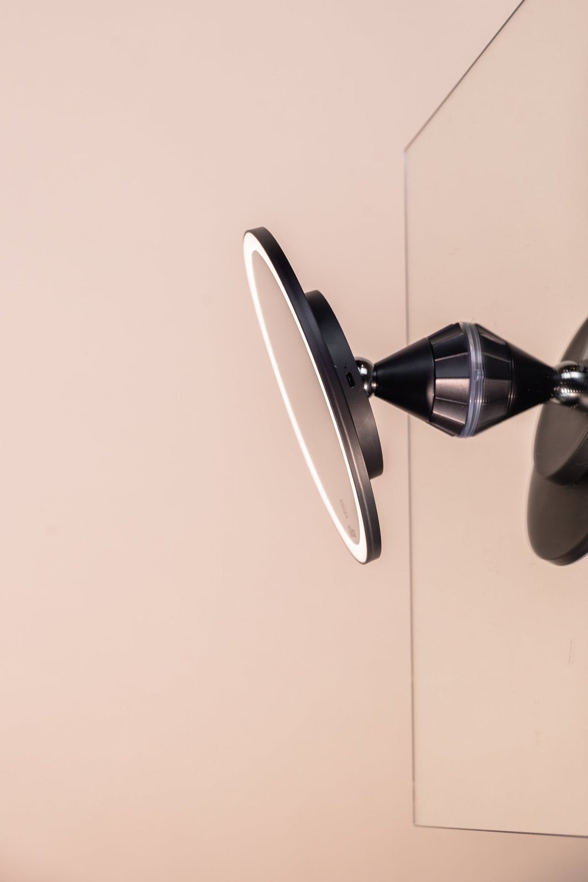 Halo Flex - LED Mirror with Suction Cup - iGlow Cosmetics